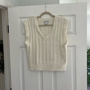 cupcakes & cashmere Cream Neutral V-Neck Cable Knit Sweater Vest Size XS